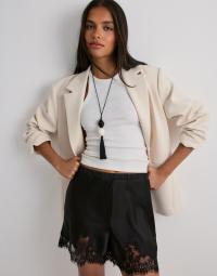 Pieces - Sort - Pcjessa Mw Shorts W/Lace Wvn Bc