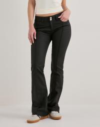 Nelly - Sort - Coated Low Waist Jeans