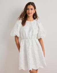 Malina - Hvid - Elina scallop detail mini dress