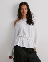 Nelly - Hvid - Slouchy Lace Blouse