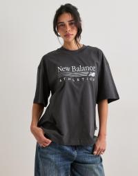 New Balance - Sort - Trackside Oversized T-shirt