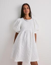 Pieces - Hvid - Pcabba 2/4 Short Dress Wvn D2D