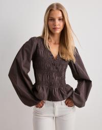 Nelly - Brun - Flirty V-neck Blouse