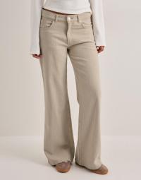 Nelly - Beige - Loose Flare Jeans