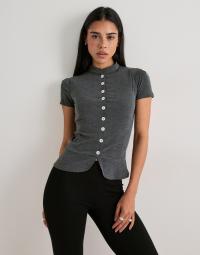 Nelly - Grå - Collar Button Top