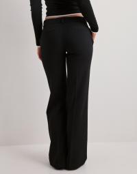 Nelly - Sort - Low Waist Loose Flare Pants