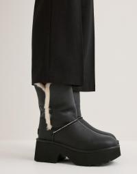 UGG - Sort - W New Heights Cuff L