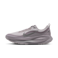 Vandtætte Nike Vomero 18 GORE-TEX-løbesko med reflekterende detaljer til vej til kvinder - grå