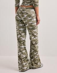 Nelly - Mønstret - Relaxed Camo Pants
