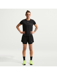 Højtaljede Nike One-Dri-FIT-2-in-1-shorts (7,5 cm) til kvinder - sort