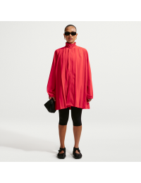 Oversized, langærmet Nike -minikjole med plisser til kvinder - rød